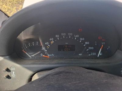 Usata Mercedes Vaneo 125 CV (91 kW) 2002 Argento Monovolume