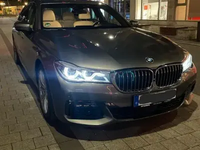Gebraucht BMW 750L M Sport 449 PS (330 kW) 2015 Grau Limousine