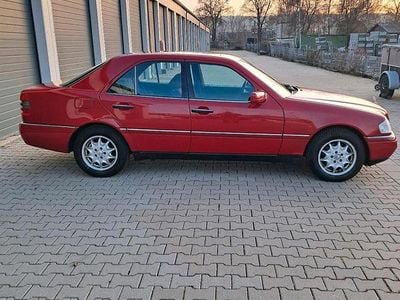 Rot Gebraucht 1996 Mercedes C230 Limousine | 1.999 €