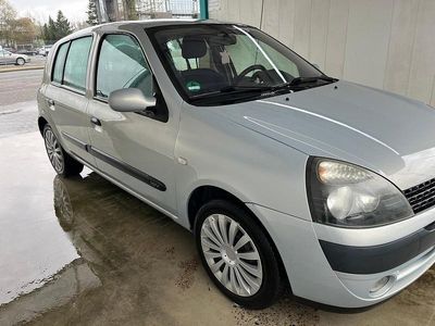Second-hand Renault Clio II Expression 74 CP (54 kW) 2003 Argintiu Hatchback