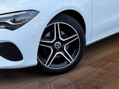 Second-hand Mercedes CLA200 Night 163 CP (119 kW) 2024 Alb Coupe