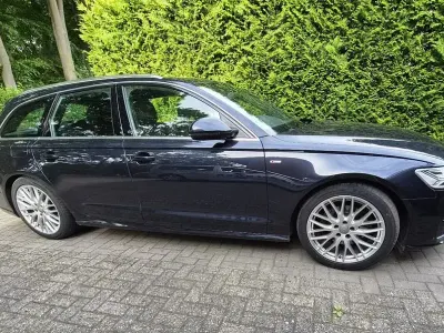 Gebraucht Audi A6 Ambiente 190 PS (139 kW) 2015 Blau Kombi