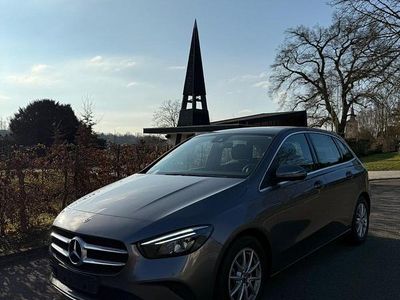 Usata Mercedes B180 136 CV (100 kW) 2019 Grigio Monovolume