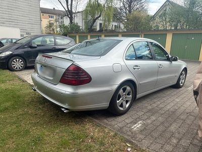 Mercedes E320