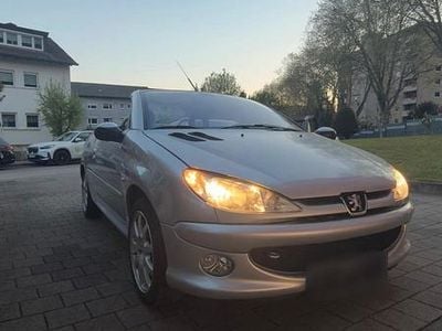 Gebraucht Peugeot 206 CC 109 PS (80 kW) 2005 Silber Cabrio