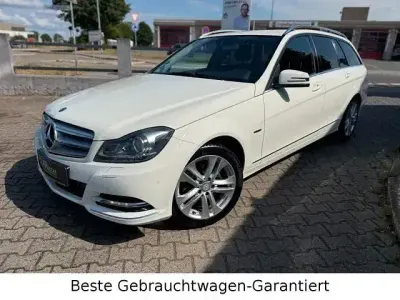 Gebraucht Mercedes C180 156 PS (114 kW) 2011 Calcitweiss  unilack Kombi