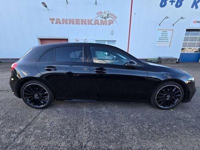 Gebraucht Mercedes A200 AMG 163 PS (119 kW) 2022 Kosmosschwarz (metallic) Kleinwagen