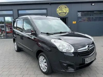 Używany Opel Combo 95 KM (69 kW) 2017 Czarny Minivan