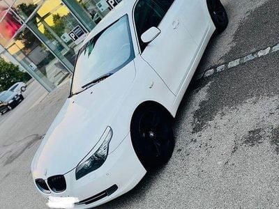 Gebraucht BMW 523 Sport Line 190 PS (139 kW) 2009 Weiß Limousine