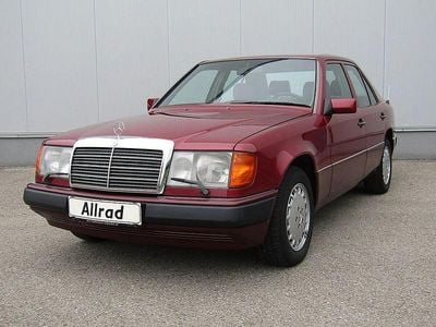Gebraucht Mercedes E300 179 PS (131 kW) 1990 Rot Limousine