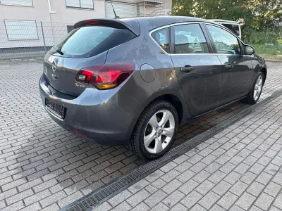 Gebraucht Opel Astra Innovation 116 PS (85 kW) 2010 Silber Limousine