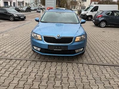 Gebraucht Skoda Octavia Ambition 150 PS (110 kW) 2016 Blau Kleinwagen