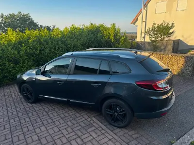 Gebraucht Renault Mégane GrandTour LIMITED 132 PS (97 kW) 2015 Schwarz Kombi