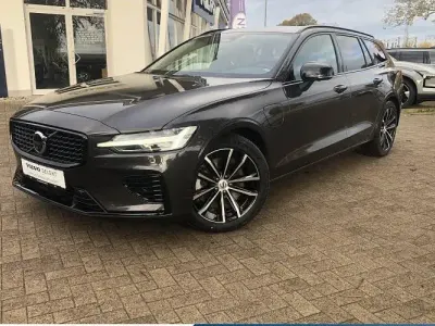 Gebraucht Volvo V60 Plus 350 PS (257 kW) 2025 Grau Kombi