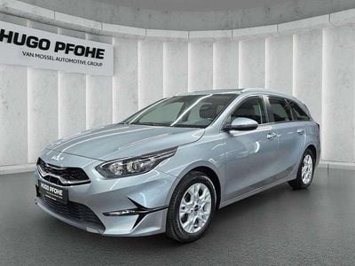 Gebraucht Kia Ceed Vision 120 PS (88 kW) 2023 (css) lunar silver m Kleinwagen