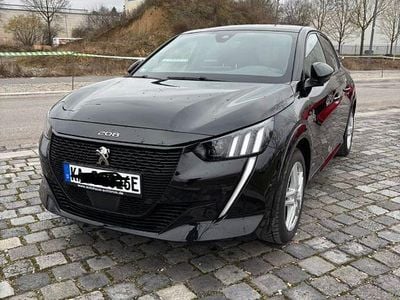 Gebraucht Peugeot e-208 GT 100 kW (136 PS) 2022 Schwarz Kleinwagen