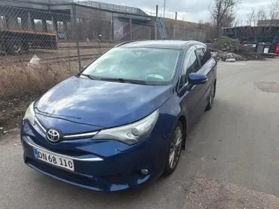 Gebraucht Toyota Avensis Comfort 143 PS (105 kW) 2015 Blau Kombi
