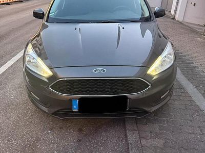 Schwarz Gebraucht 2015 Ford Focus Kombi | 5.990 € (Fairer Preis)