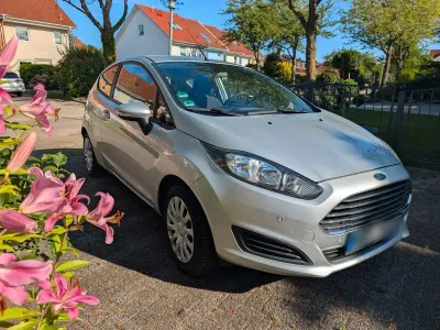 Gebraucht Ford Fiesta SYNC Edition 82 PS (60 kW) 2014 Silber Kleinwagen