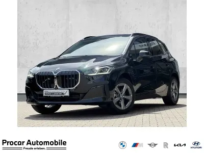 Gebraucht BMW 220 Active Tourer Luxury Line 170 PS (125 kW) 2025 Schwarz Van / Kleinbus