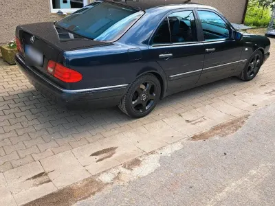 Gebraucht Mercedes E320 220 PS (161 kW) 1995 Schwarz Limousine