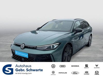 Usata VW Passat Style 150 CV (110 kW) 2024 Verde Station wagon