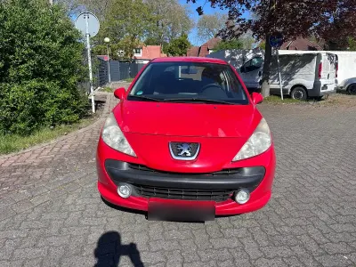 Gebraucht Peugeot 207 73 PS (53 kW) 2009 Rot Kleinwagen