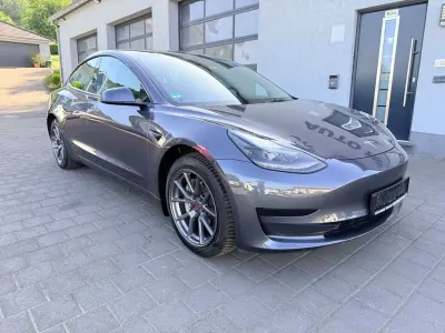 Käytetty Tesla Model 3 Standard Range Plus 208 kW (283 HP) 2023 Harmaa Sedan