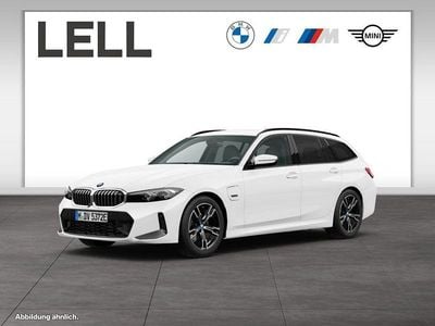 Weiß Gebraucht 2022 BMW 320e M Sport Kombi | 31.850 € (Fairer Preis)