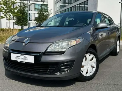 Gebraucht Renault Mégane GrandTour Expression 110 PS (80 kW) 2012 Grau cassiopee Kombi