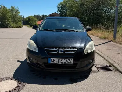 Gebraucht Kia Ceed 90 PS (66 kW) 2008 Schwarz Kleinwagen