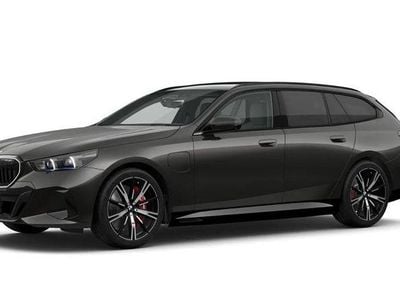 Neu BMW 550e Performance 489 PS (359 kW) 2025 Grau Limousine