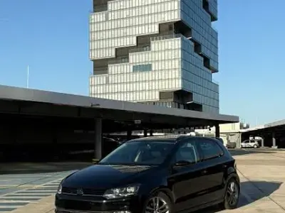 Gebraucht VW Polo LOUNGE 90 PS (66 kW) 2015 Schwarz Limousine