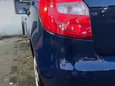 Gebraucht Skoda Fabia 60 PS (44 kW) 2012 Blau Limousine