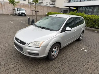 Brugt Ford Focus Style 101 HK (74 kW) 2008 Sølv Sedan