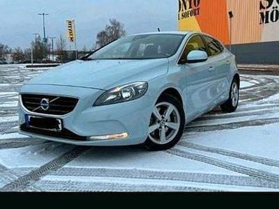 Second-hand Volvo V40 150 CP (110 kW) 2014 Albastru Berlinǎ