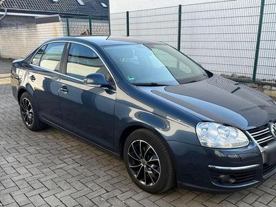 Gebraucht VW Jetta 105 PS (77 kW) 2006 Blau Limousine