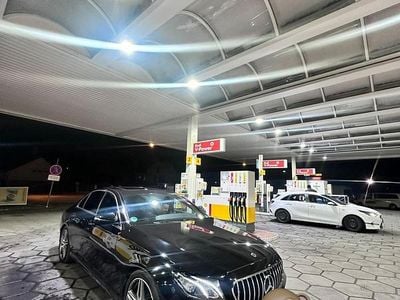 Gebraucht Mercedes E220 AMG 194 PS (142 kW) 2019 Schwarz Limousine