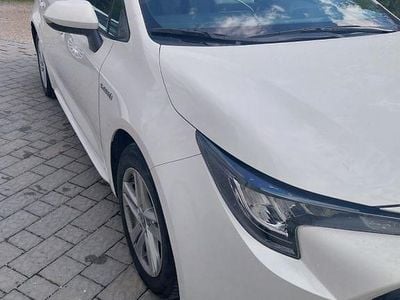 Weiß Gebraucht 2021 Toyota Corolla Comfort Kombi | 14.665 €
