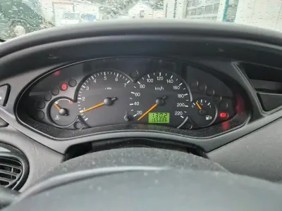 Usado Ford Focus 116 CV (85 kW) 2004 Plateado Familiar
