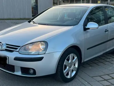 Gebraucht VW Golf V 105 PS (77 kW) 2003 Silber Kleinwagen