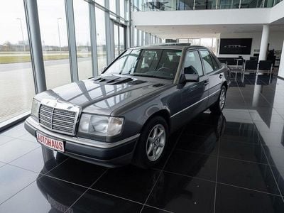 Second-hand Mercedes E220 150 CP (110 kW) 1992 Gri Berlinǎ