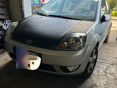 Gebraucht Ford Fiesta 75 PS (55 kW) 2005 Silber Kleinwagen