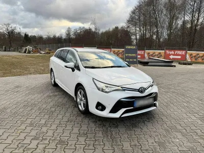 Gebraucht Toyota Avensis 143 PS (105 kW) 2015 Weiß Kombi