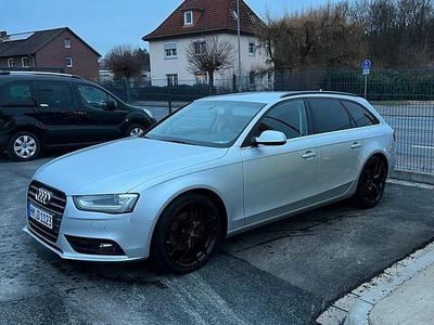Grau Gebraucht 2012 Audi A4 Kombi | 9.000 € (Etwas zu teuer)