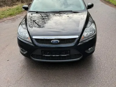 Gebraucht Ford Focus 109 PS (80 kW) 2010 Schwarz Limousine