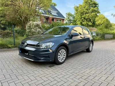 Gebraucht VW Golf VII Trendline 110 PS (80 kW) 2017 Grau Limousine