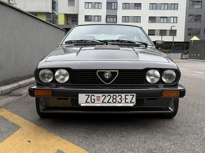 Usata Alfa Romeo Alfetta 162 CV (119 kW) 1983 Grigio