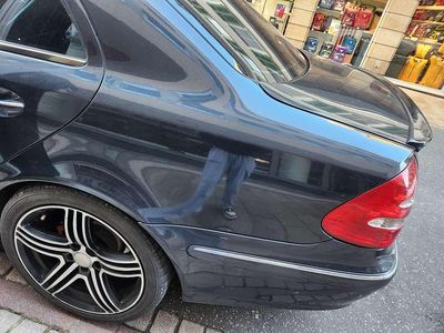 Gebraucht Mercedes E280 Elegance 177 PS (130 kW) 2004 Schwarz Kombi