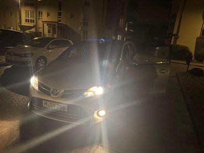 Gebraucht Toyota Verso Executive 147 PS (108 kW) 2017 Silber Van / Kleinbus